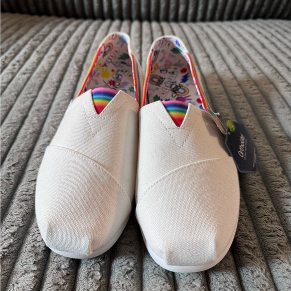 TOMS Mens 
Alp Unity White Slip-Ons - Picture 3 of 8